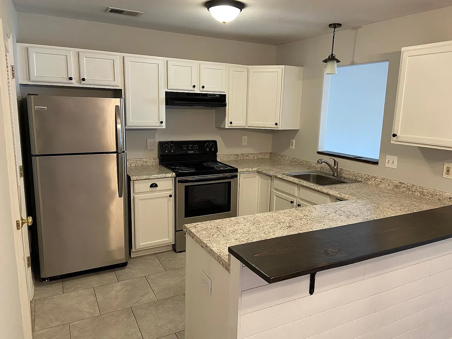 3 bed, 1520 sqft, $2,100 — Photo 3