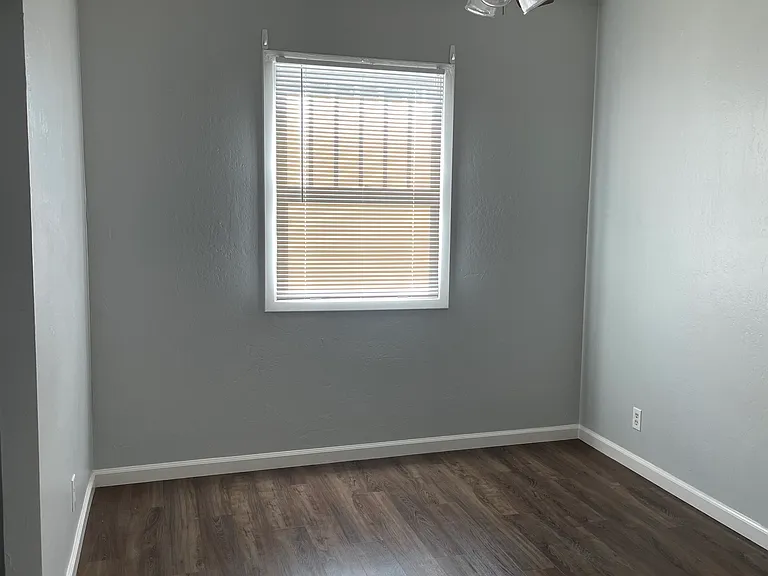 1040 Napa St — Photo 4