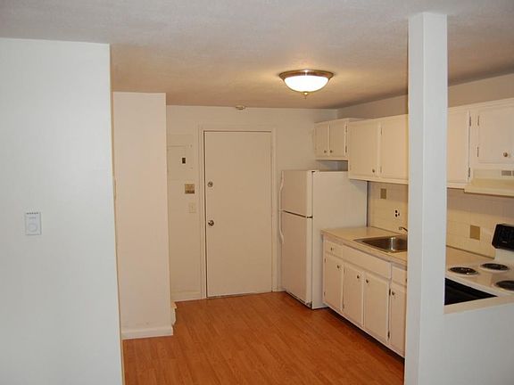 2nd image of 232 Low St APT 13