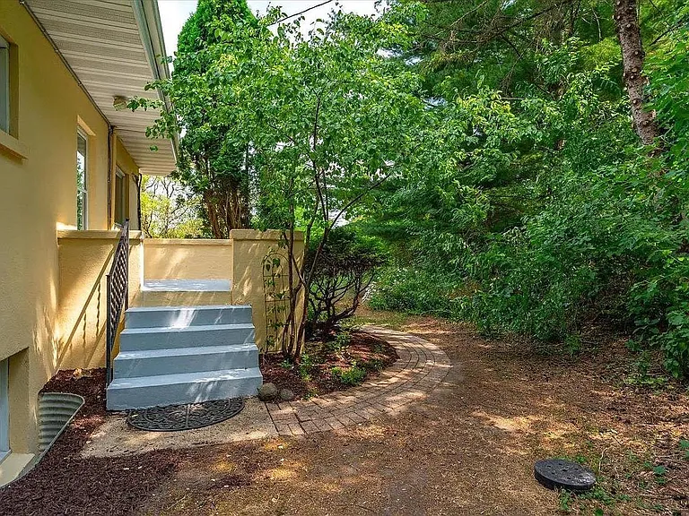 101 N Rosa Rd — Photo 32