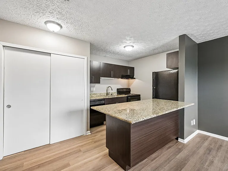 Bolton Estates Apartments — Photo 22