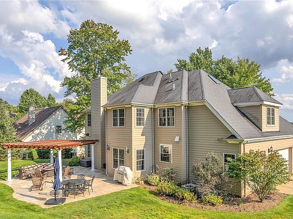 5th image of 824 Mount Pleasant Rd