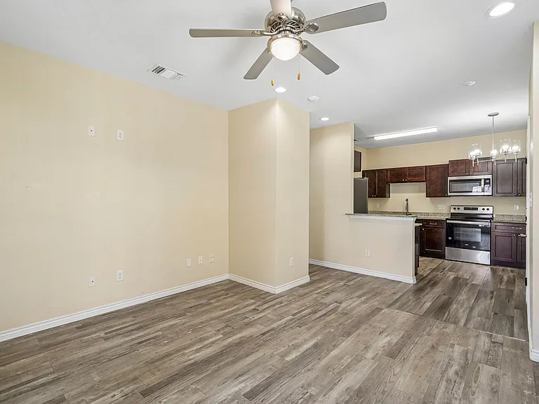 La Marquesa Apartments — Photo 12
