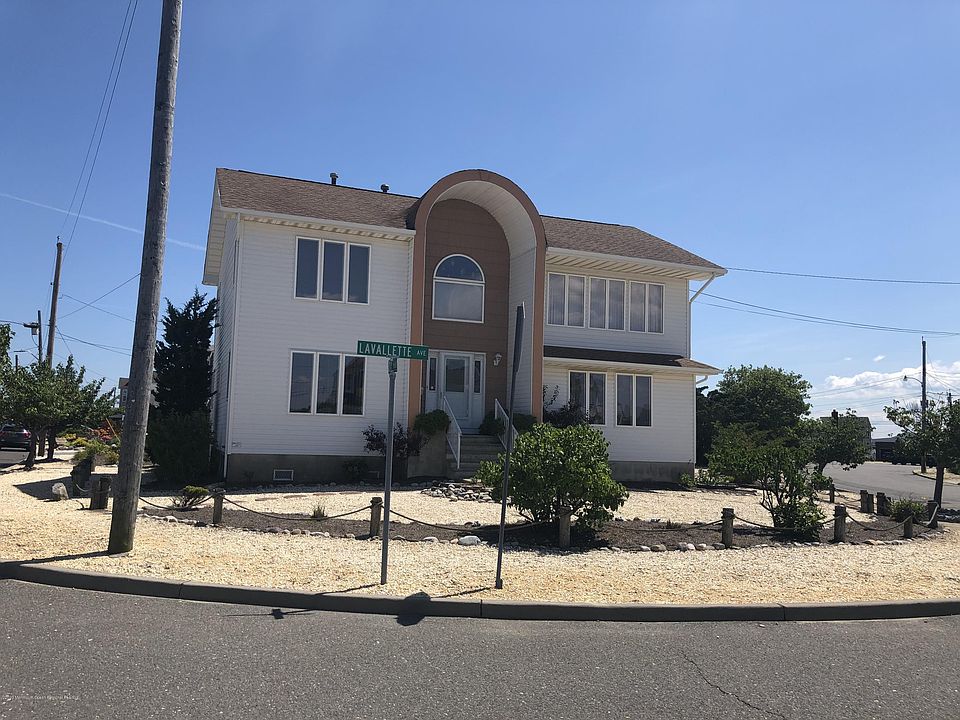 2nd image of 1600 Bay Blvd