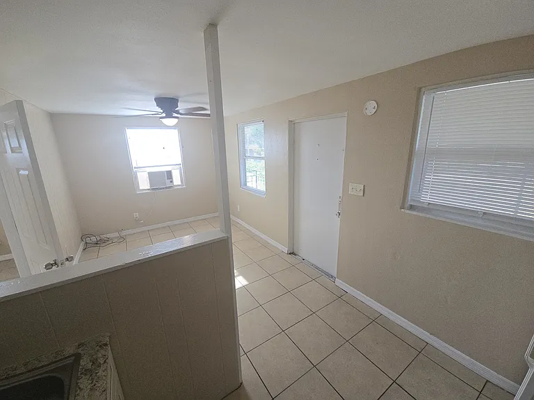 953 6th St SE #9 — Photo 9