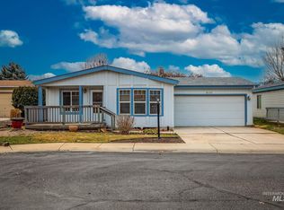 8313 W Willowcourt Dr, Garden City, ID 83714