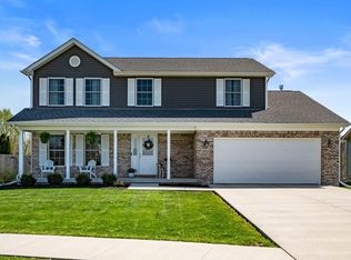 9809 Oak Hammock Dr, Yorktown, IN 47396