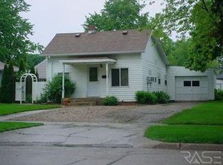 303 E Barck Ave, Luverne, MN 56156