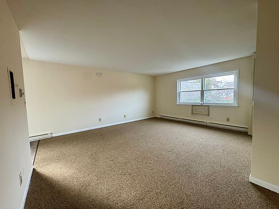 4th image of 35 Beers St APT 204