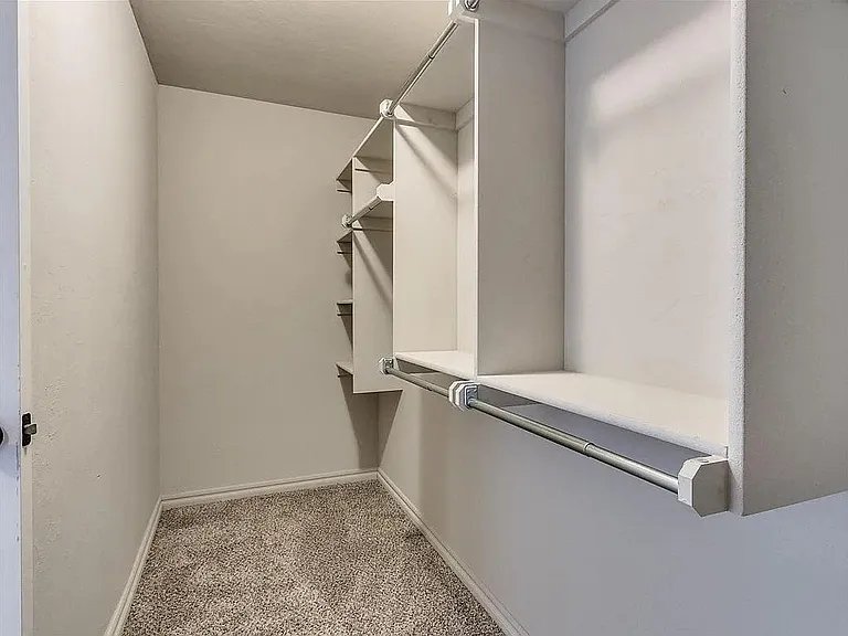 525 Talon Dr — Photo 28