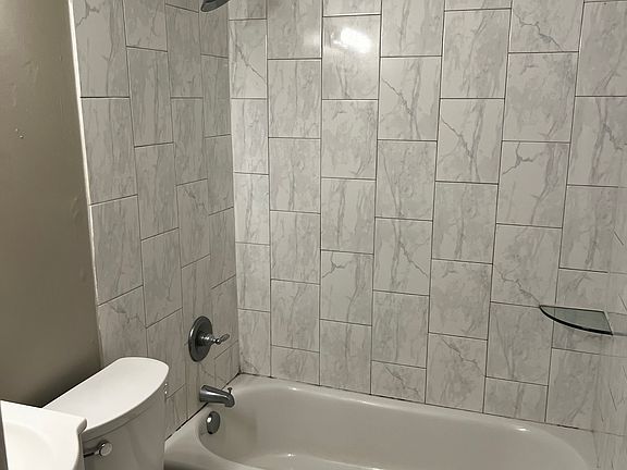 4th image of 242 S Marion St #242