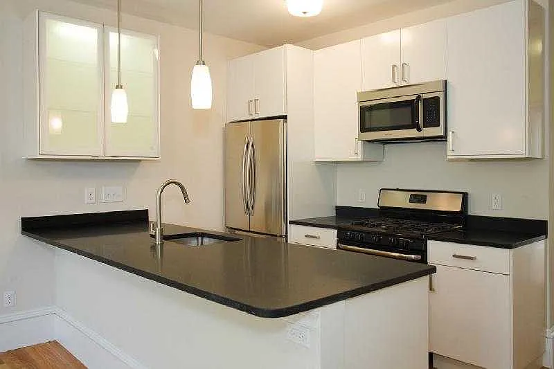 3 bed, 1.5 bath, $4,400 — Photo 3