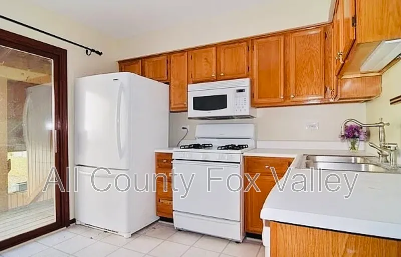 2 bed, 2.0 bath, $1,800 — Photo 3