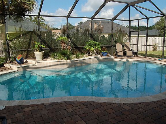 SCREENED IN POOL