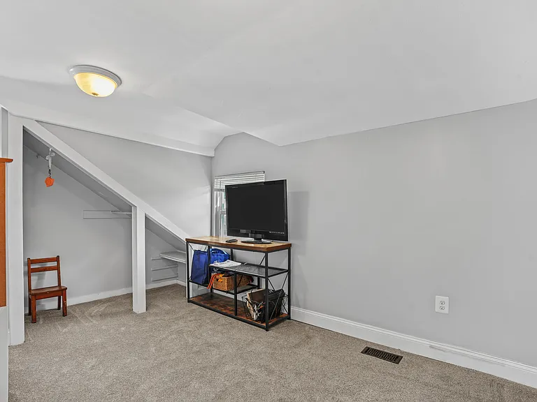 310 Maryland Ave — Photo 24