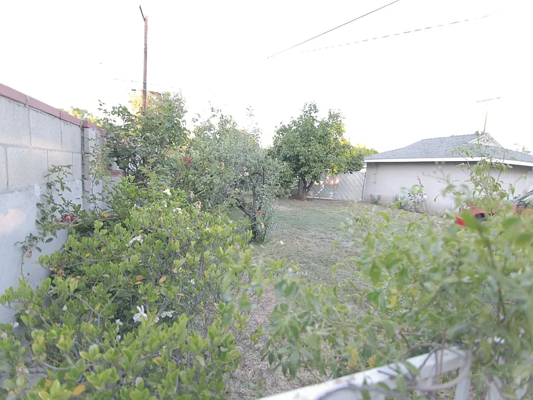 10044 Woodley Ave — Photo 21