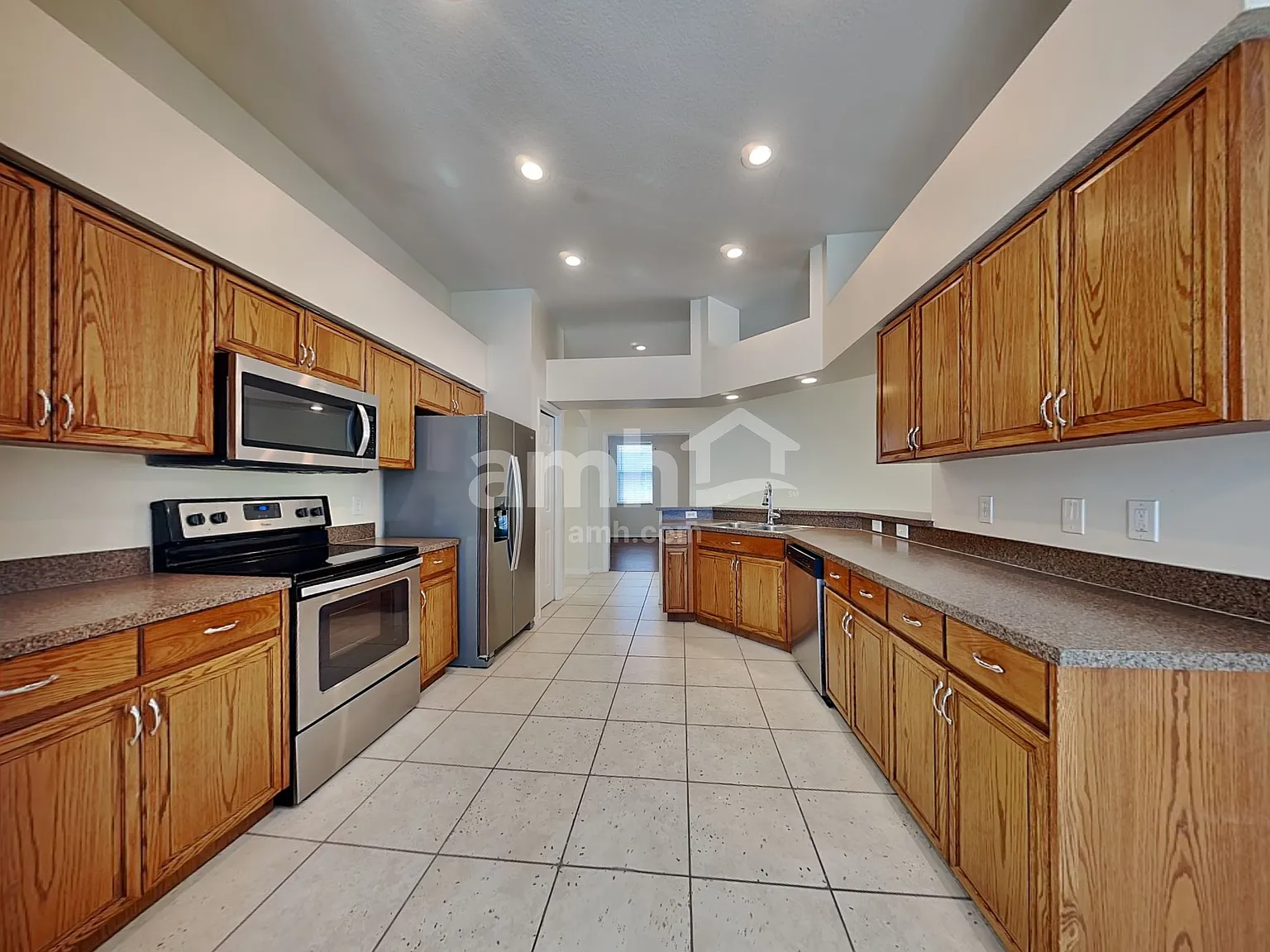 4 bed, 2.0 bath, 2060 sqft, $2,600 — Photo 3