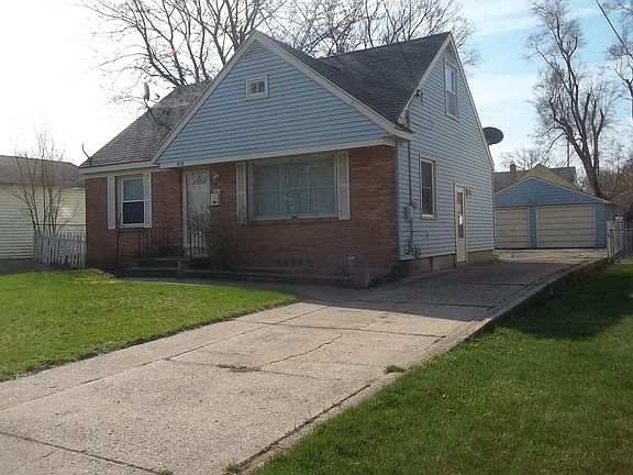 2nd image of 818 Blanchard St SW