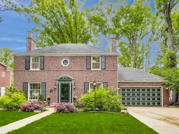 6860 N Wildwood Ave, Chicago, IL 60646