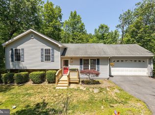 210 Greenbriar Cir, Cross Junction, VA 22625
