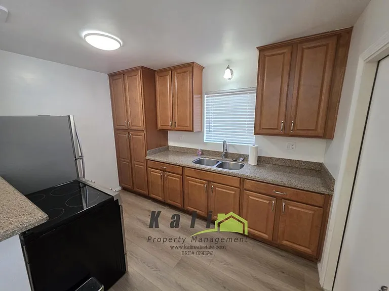 910 Saturn Blvd — Photo 3