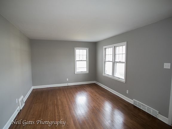2nd image of 1302 Richmond St