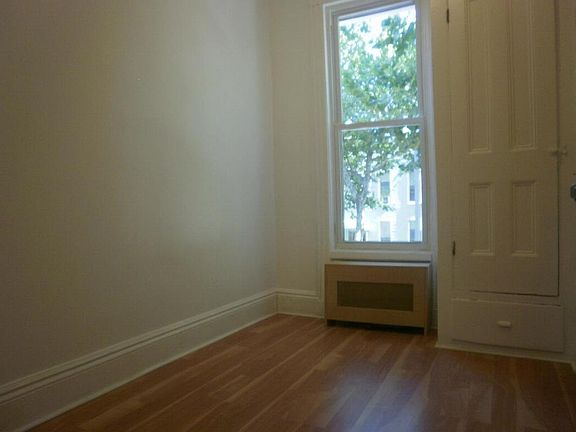 2nd image of 257 Woodbine St #2B