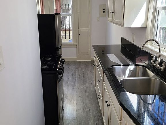 2nd image of 5154 Fountain Ave #1/4