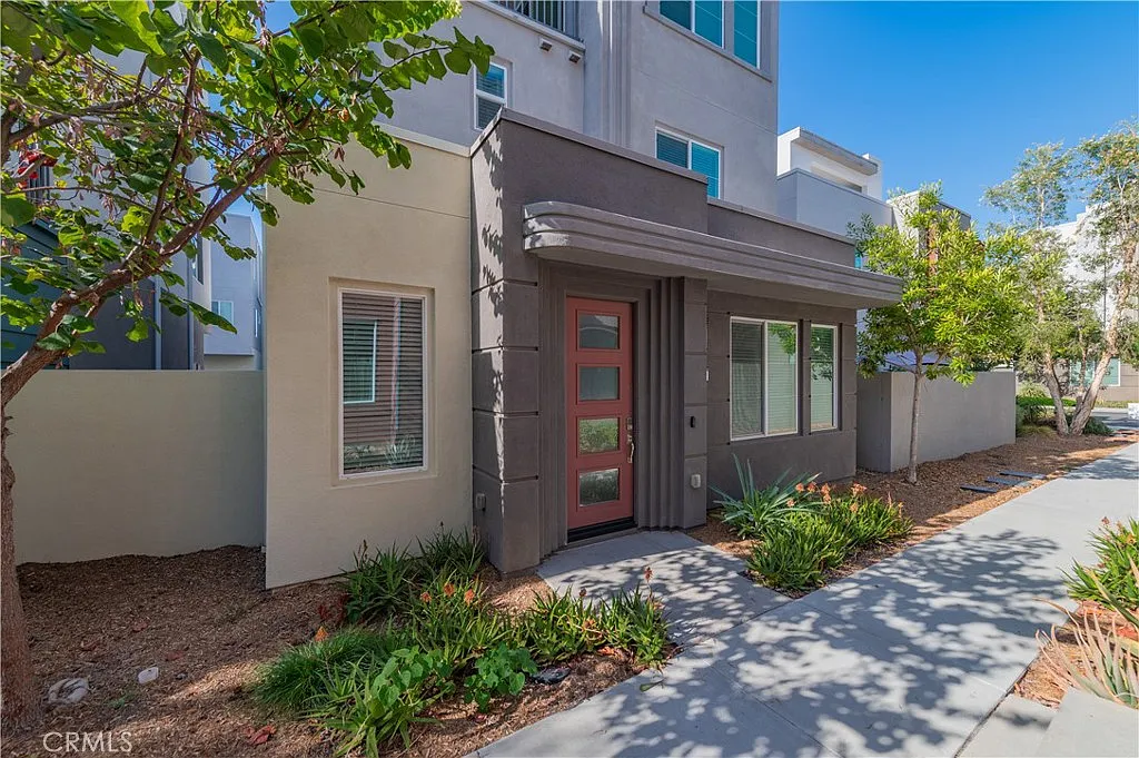3 bed, 4.0 bath, 1991 sqft, $5,100 — Photo 1