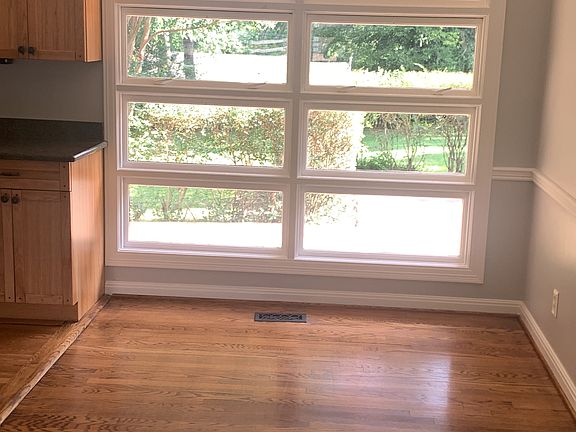 dining area off of kitchen