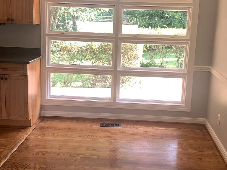 dining area off of kitchen