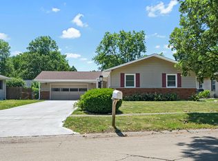2205 Glenoak Dr, Champaign, IL 61821