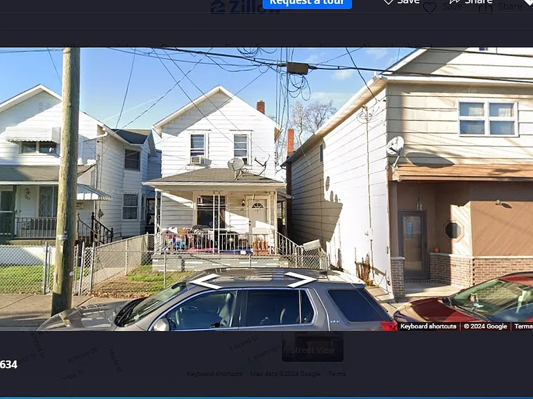 W Green St — Photo 1