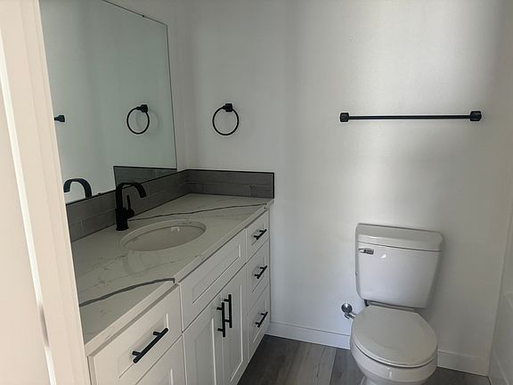 4th image of 715 S Waldemar Ave