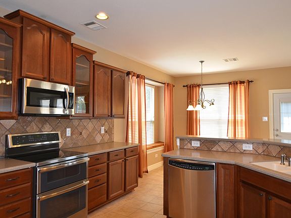 5th image of 3916 Ironstone Ln