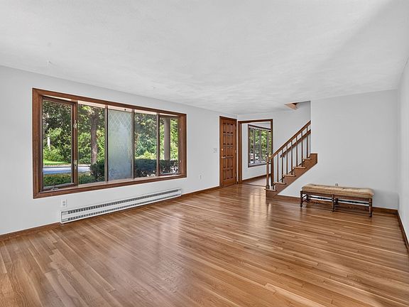 3rd image of 375 Kendall Rd