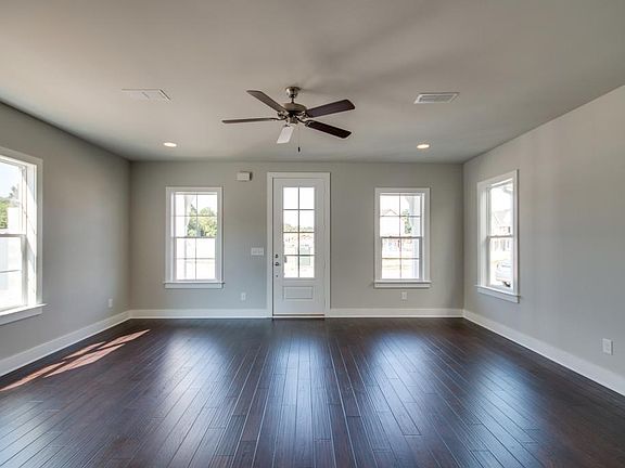 4th image of 784 Cottage Park Dr