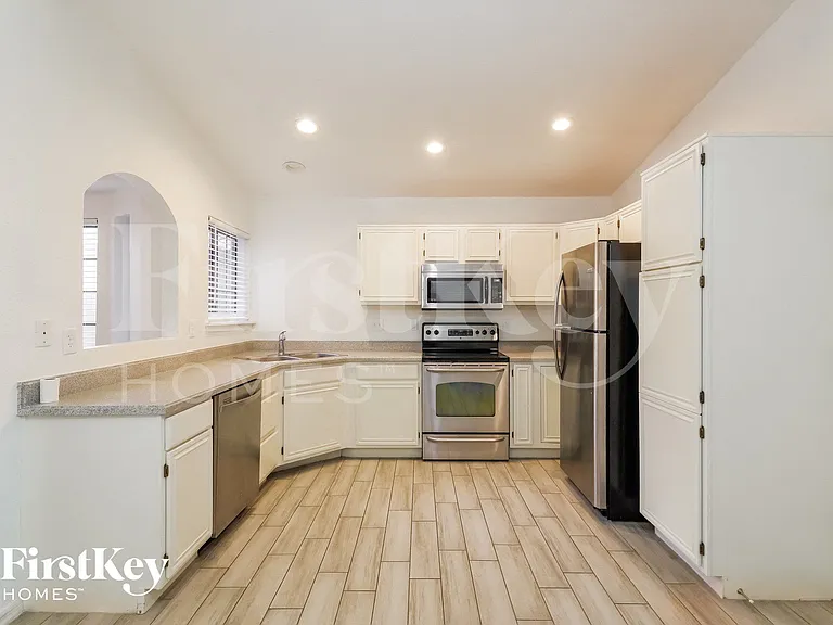 1622 E Villa Theresa Dr — Photo 6