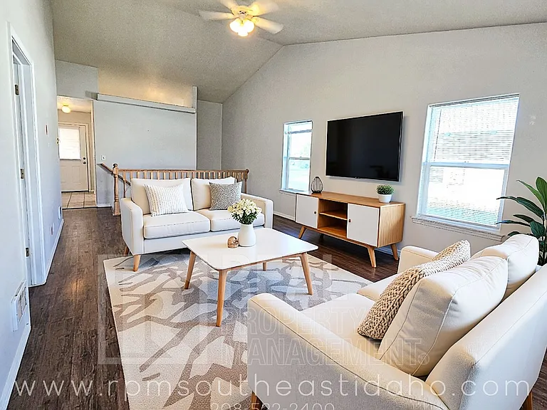 2801 E Chasewood Dr — Photo 2