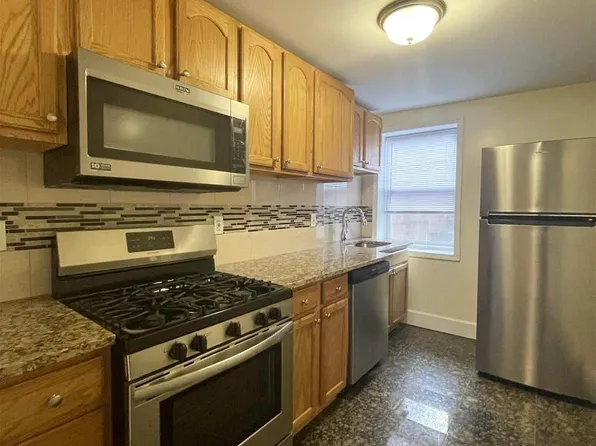 202 Christopher Columbus Dr, Jersey City, NJ 07302