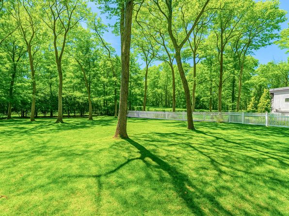13 Lakewood Ln, Quogue, NY 11959