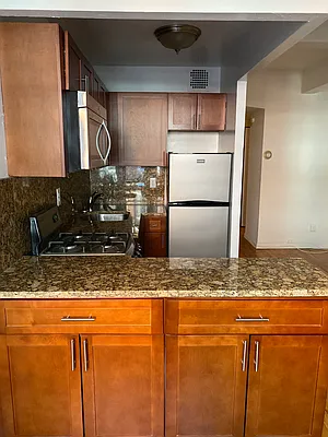 Rented by Guy Goldman, LREB | media 3