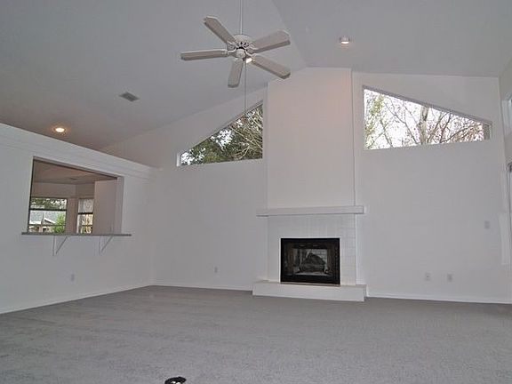 5th image of 829 Oakwood Dr