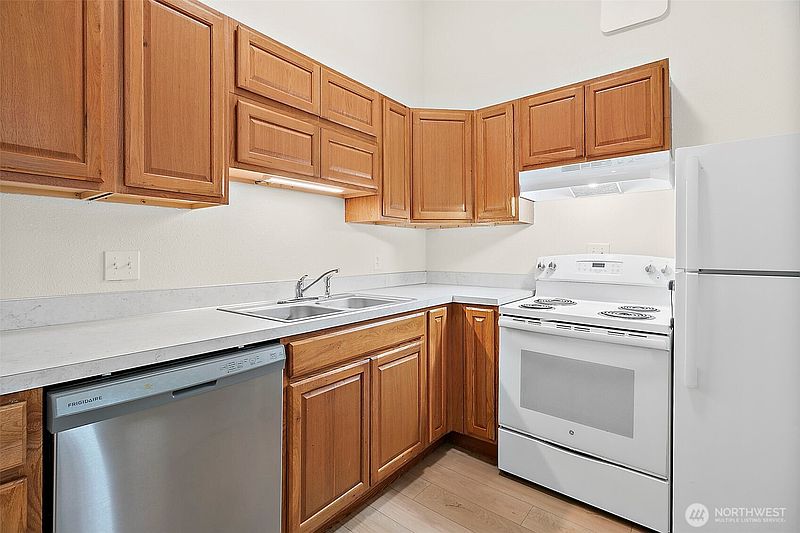 3rd image of 417 22nd Street SE