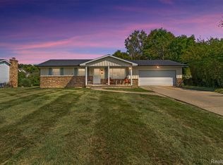 5236 Old Franklin Rd, Grand Blanc, MI 48439