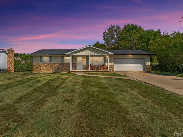 5236 Old Franklin Rd, Grand Blanc, MI 48439