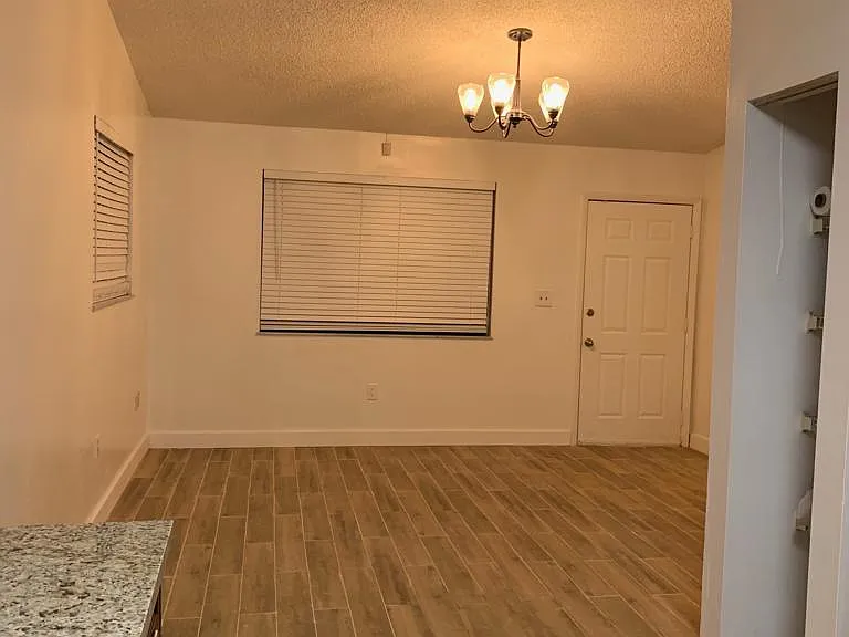 1008 SW 8th St — Photo 5