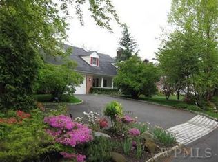 1055 California Rd, Eastchester, NY 10709