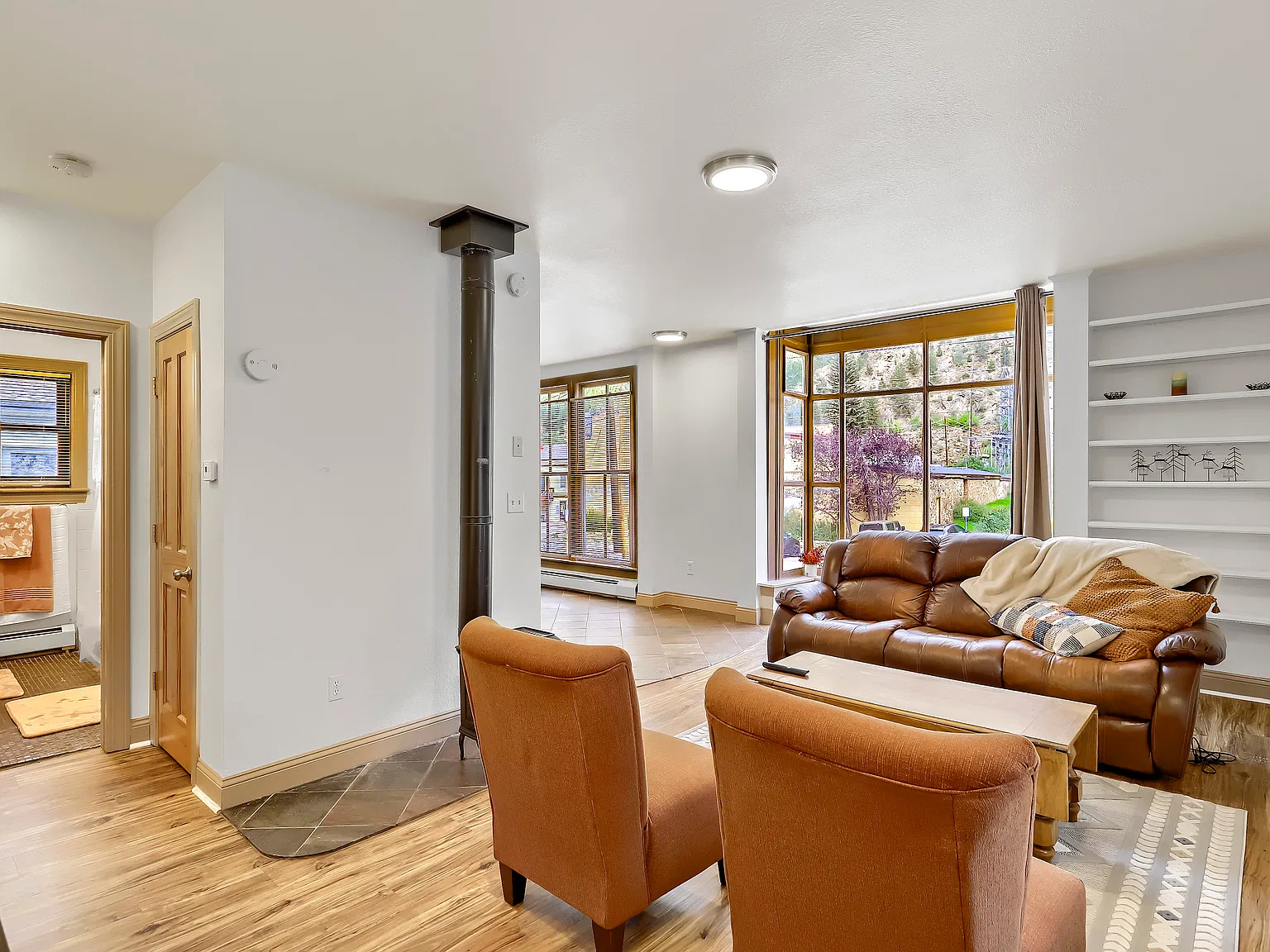 2 bed, 850 sqft, $2,500 — Photo 2