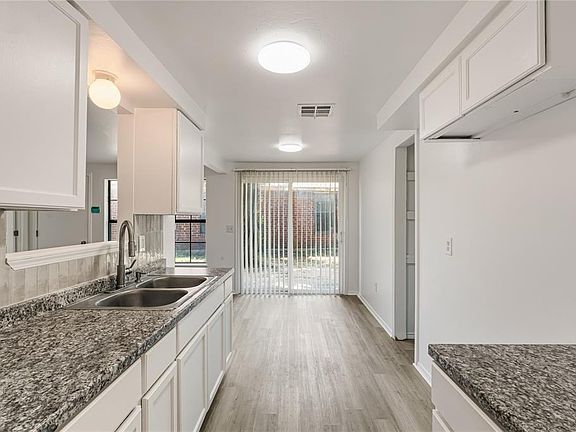 4th image of 231 Windsor Way